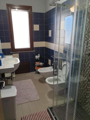 Bathroom, Santi's apartment in Càbras