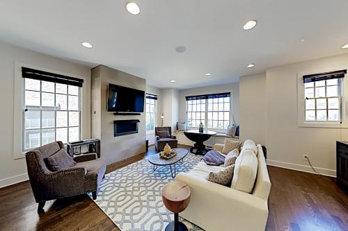 Exceptional Vacation Home in Nashville home - image 10