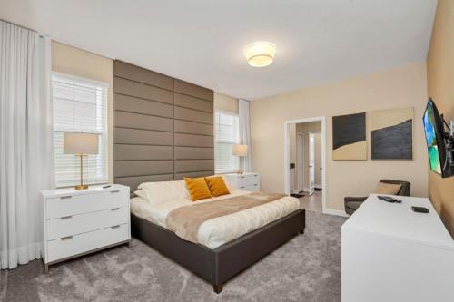 Storey Lake 9 Bed For Large Families! Lake View home - image 7