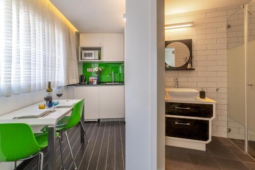 130 Rock Apartments - image 4