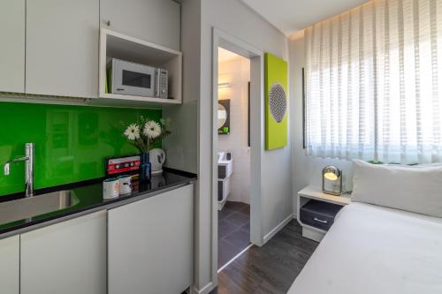 Studio (2 Adults) image 1
