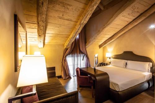 1 queen bed