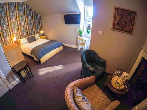 Hunters Guest House - image 2