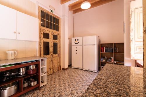 keuken, Tilia Hostel in Faro