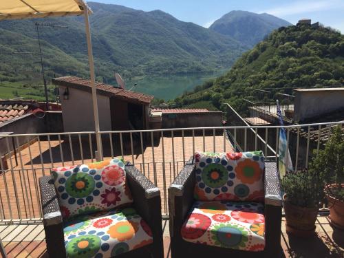 Balkons/terase, Attico con Terrazza panoramica vista lago - LAKEHOLIDAY IT in Castel Di Tora