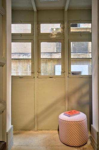 10 Strait Street Apartments Room Type - One-Bedroom Apartment