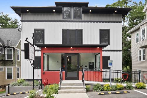 The Dorm Hotel - image 10