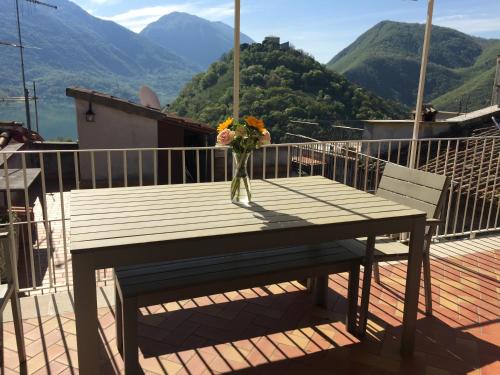 Balkons/terase, Attico con Terrazza panoramica vista lago - LAKEHOLIDAY IT in Castel Di Tora
