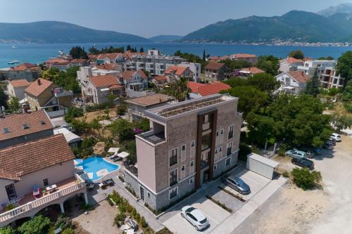Moderna Luxury Apartments with HEATED pool 2