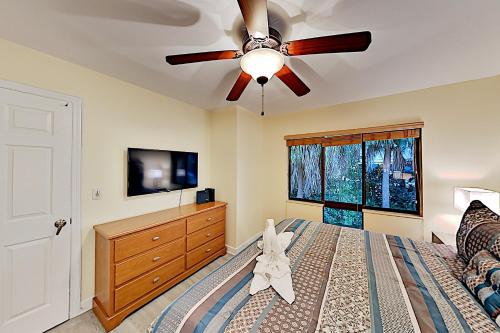 Holiday Island Top Floor - Pool Hot Tub & Grills condo - image 11