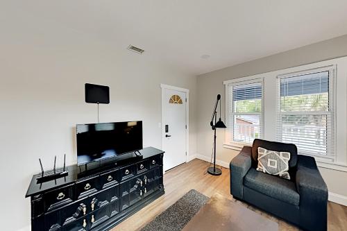 Exceptional Vacation Home in Tampa Duplex - image 5