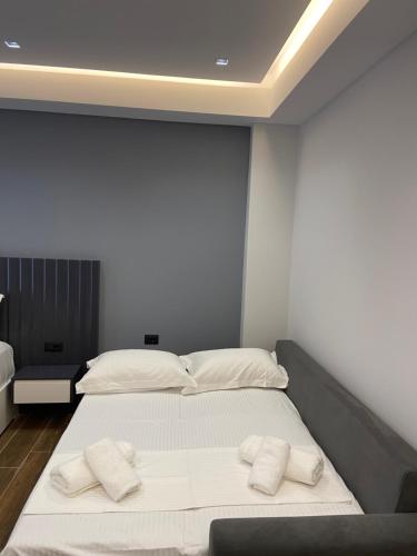 One-Bedroom Apartment image 2