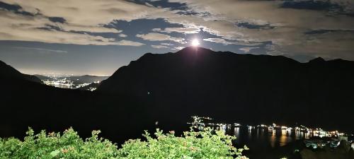 Camera quadrupla, vista sul lago, balcone