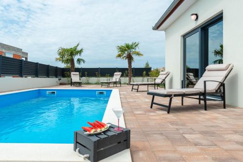 Luxury villa with pool near the beach - Accommodation - Vrsi