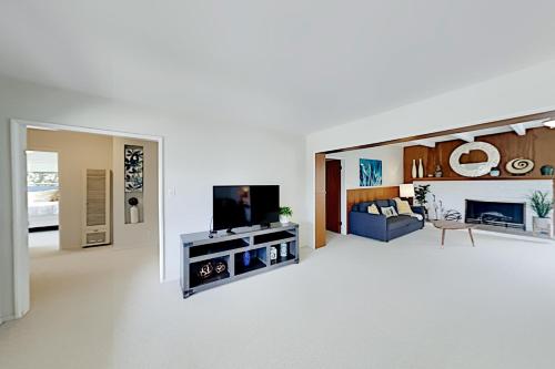 Exceptional Vacation Home in Redondo Beach home - image 9