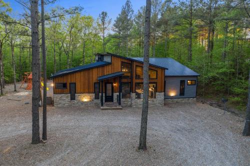 Brand NEW! Modern Luxury Family Cabin on a flowing creek in Broken Bow! image