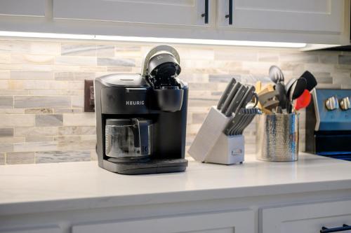 Brand NEW! Modern Luxury Family Cabin on a flowing creek in Broken Bow!