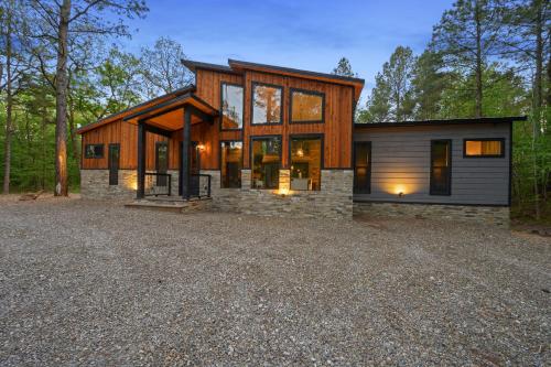Brand NEW! Modern Luxury Family Cabin on a flowing creek in Broken Bow!