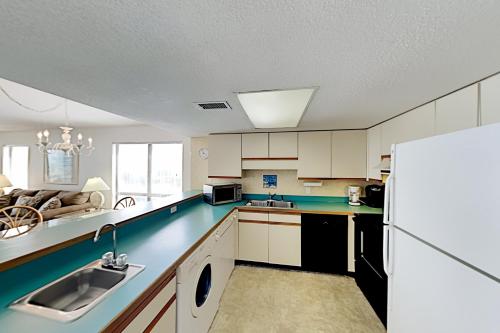 Exceptional Vacation Home in North Myrtle Beach condo - image 6