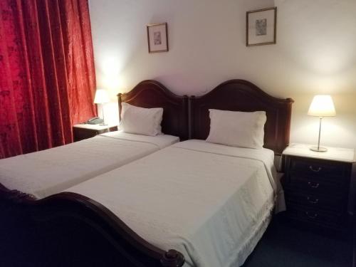 Twin Room image 8