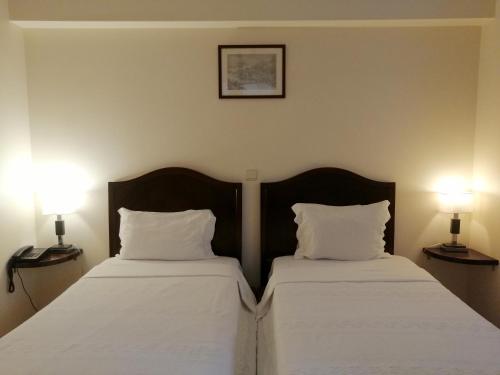 Twin Room image 5
