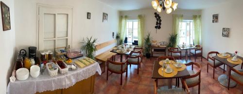 อาหารและเครื่องดื่ม, เพนชั่น ลินเดน (Pension Linden) near ปราสาทเชสกี้ ครุมลอฟ