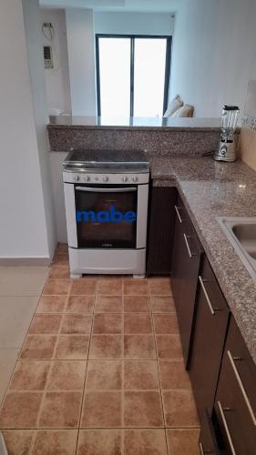 Kitchen, Suites y habitaciones en Edificacion Amaralto in Manta