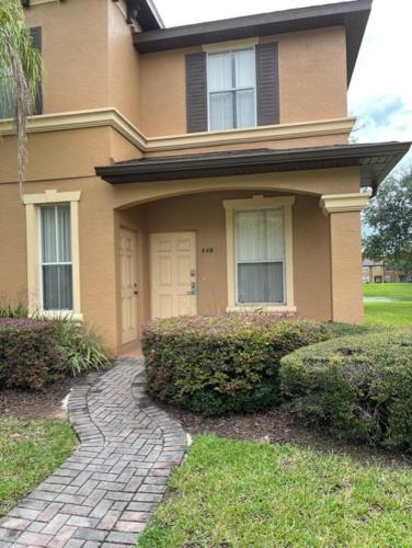 Four-Bedroom Townhome Davenport in Davenport
