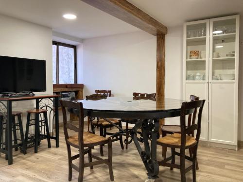 Iekārtas, La Casa de la Abuela in La Vid Y Barrios