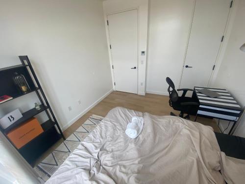 Sun Drenched Private Room - image 5