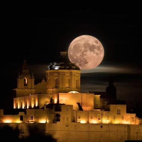 Old Theatre Apartments F2 - Near Adelphi Restaurant & Mdina