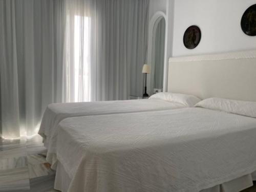 3 bedrooms, 5 beds