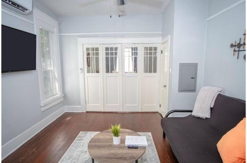 Las Carolinas #1 Cozy 1BR1BA Sleeps 4 - image 2