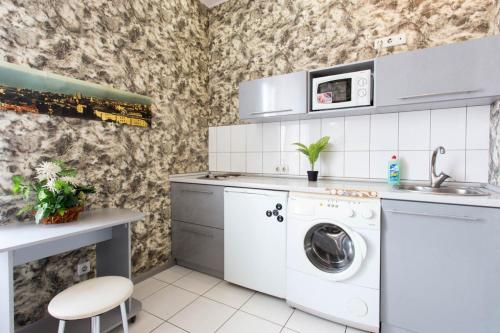 Apartment near the Kharkiv Railway Station – Kotlyara str. 8/10B