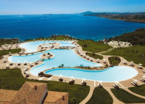 ทัศนียภาพภายนอกโรงแรม, โคลอนน่ารีสอร์ท (Colonna Resort) in ปอร์โต แชร์โว