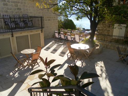Apartments David in Perast