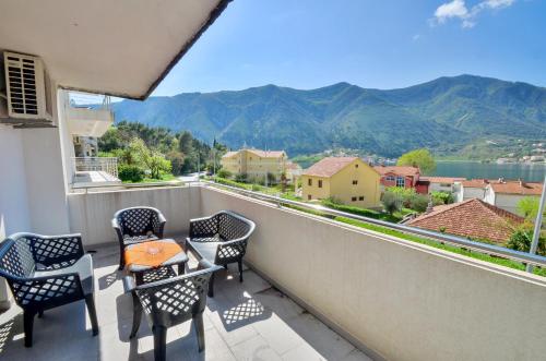 Sunny panorama apartment Kotor