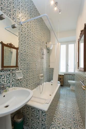 Campo de Fiori Lovely Apartment - image 9
