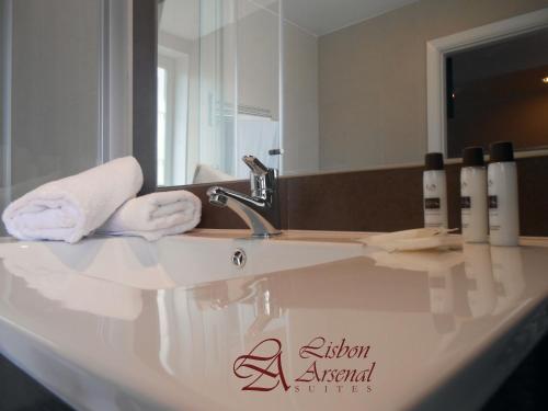 Lisbon Arsenal Suites - image 8