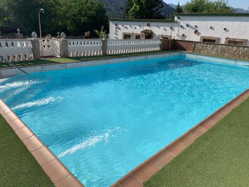 Peldbaseins, Hotel Mirasierra in Cotorios