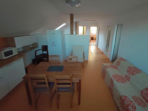 kuhinja, Ubytování u Kamenného mostu Třeboňsko (Ubytovani u Kamenneho mostu Trebonsko) in Jindrichuv Hradec