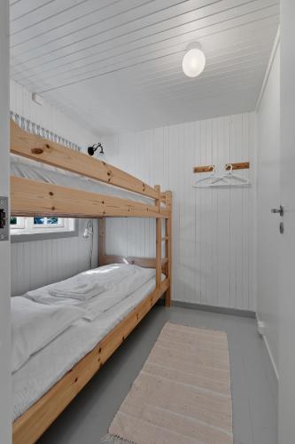 Lofoten Cottages - image 4