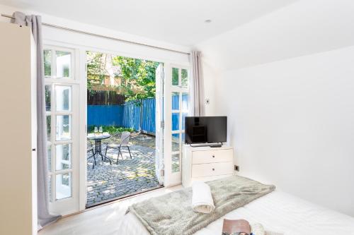 The NEW Greyhound Cottage gîte à louer Copped Hall