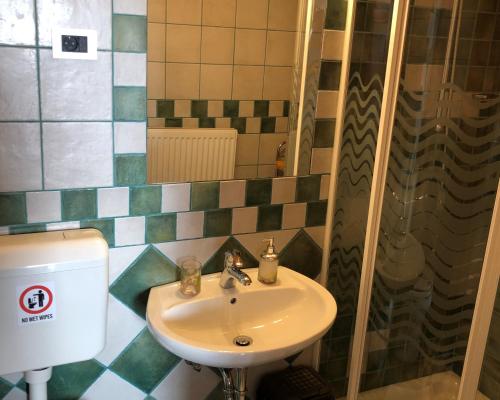Double Room image 9
