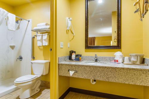 Econo Lodge Cumberland - image 10