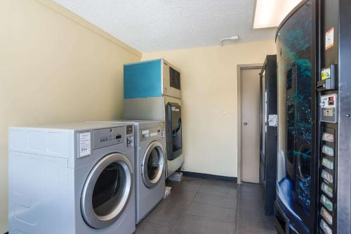 Econo Lodge Gallatin - image 6