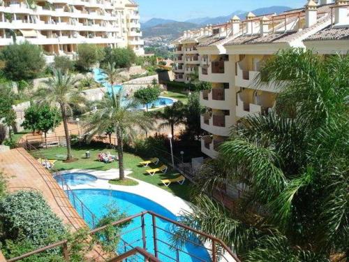 3 bedroom duplex apartment in Senorio de Aloha close to Puerto Banus