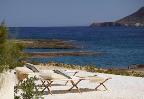 White Pebble Suites - image 14