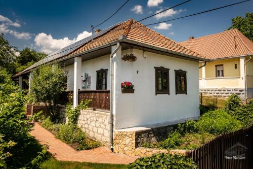 Main Road Seven Vendégház – khách sạn tại Trung tâm Thành phố Miskolc