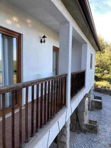 ระเบียง/ชานเรือน, Casa do Tavares in ซานตาครูซ ดา ตราปา